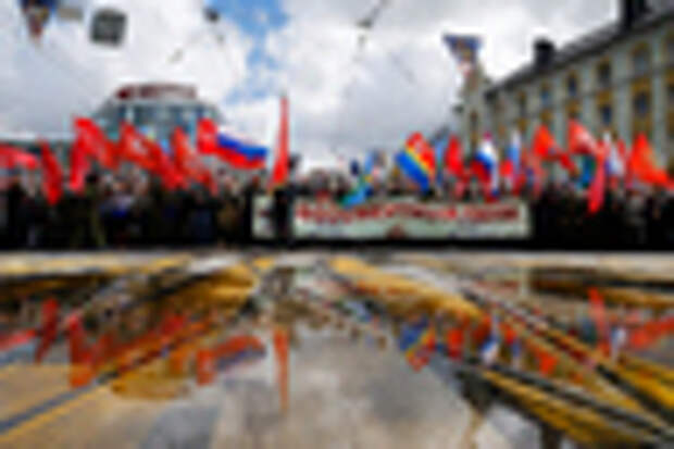 После окончания парада Победы в Калининграде несколько тысяч участников акции «Бессмертный полк» прошли от площади Победы до мемориала «1200 гвардейцам». Праздничные мероприятия состоялись во всех муниципалитетах Калининградской области. В них приняли участие около 30 тысяч человек.