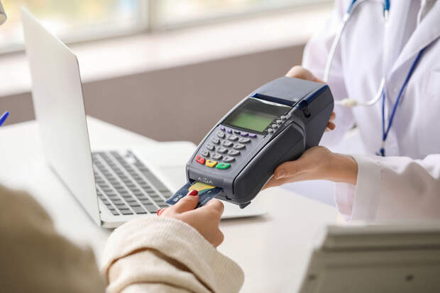 Юрист Русяев: за навязывание медуслуг грозит штраф до 500 тысяч рублей