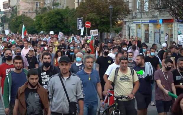 Очередной протест в Болгарии назвали «4-м Великим народным восстанием» Очередной протест в Болгарии назвали «4-м Великим народным восстанием»