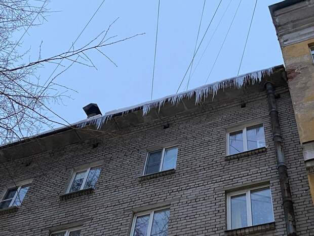 Петербурженка получила страшные травмы из-за плохой уборки городских крыш