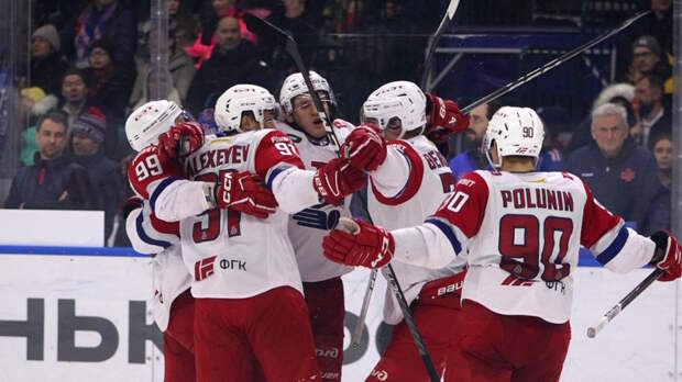 "Локомотив" в третий раз побеждает "Салават Юлаев" и приближается к финалу Кубка Гагарина