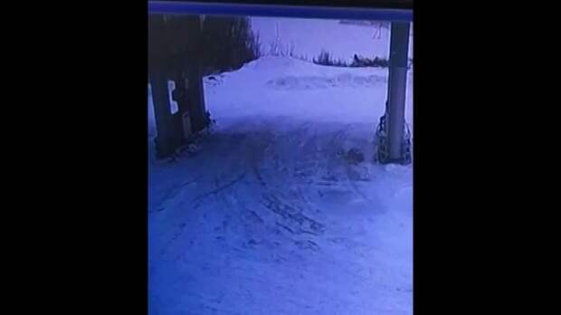 Момент атаки БПЛА в Курской области по заправке https://t.me/webmoney_dn/313346Video: Клип