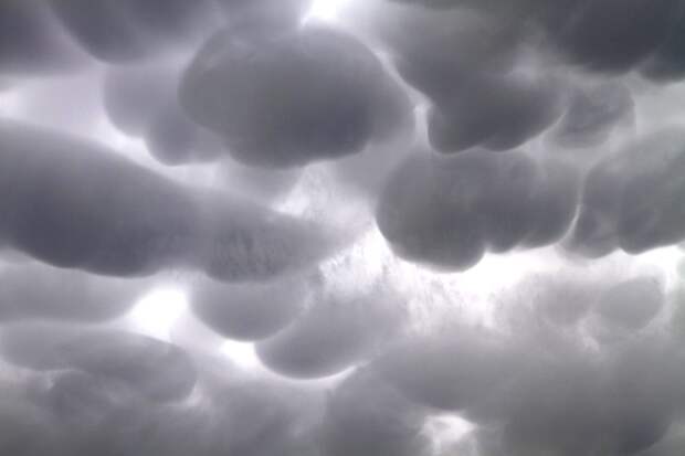 Поразительные облака Mammatus