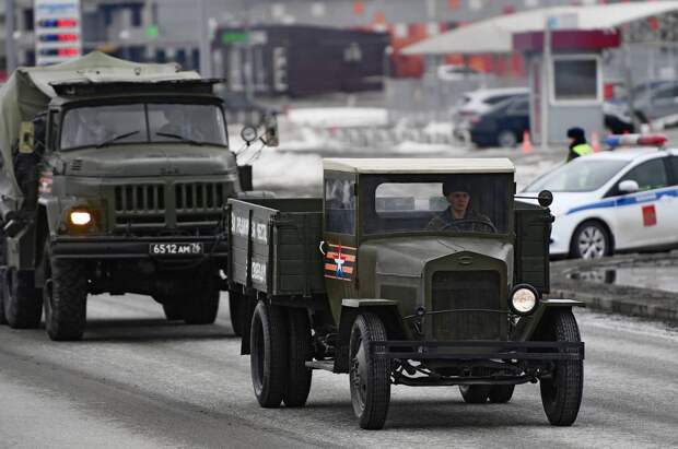 В российском городе заметили колонну тяжелой военной техники