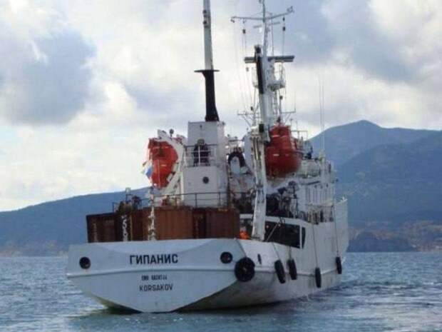 У берегов Камчатки пассажирское судно потеряло ход из-за возникшей неисправности