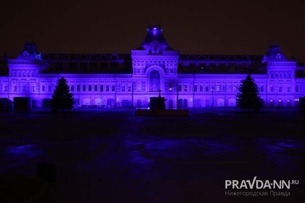 Достопримечательности Нижнего Новгорода зажглись синей подсветкой