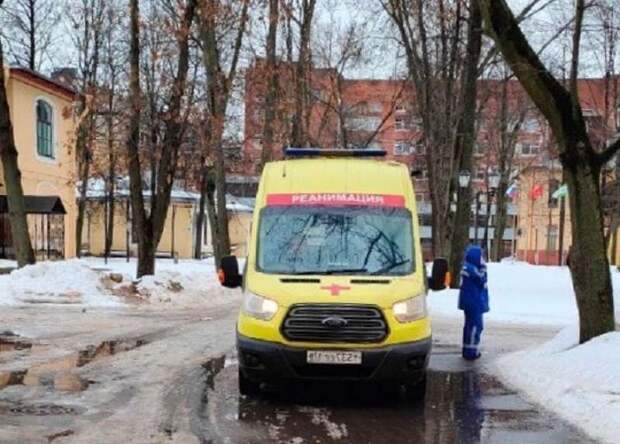 Третьеклассника в Ленобласти насмерть придавило мешком зерна во время игры