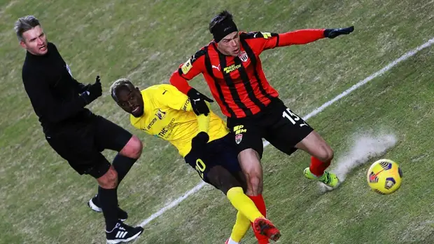 Карпин заявил, что у него есть вопросы по судейству матча с «Химками»