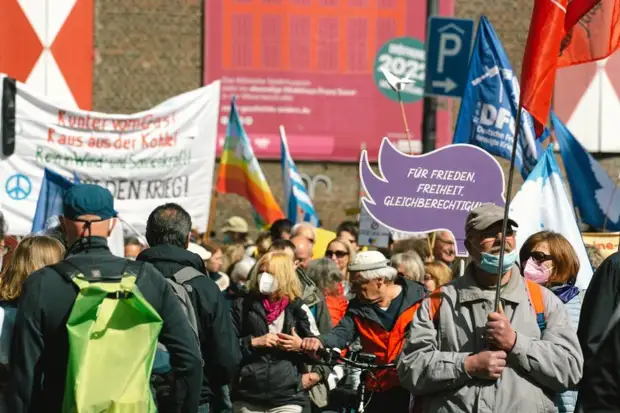 Немецкие "зеленые" политики требуют отбросить последнее табу в военной сфере