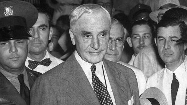 Кордел Халл сумел спровоцировать японцев напасть на Перл Харбор. Видимо, поэтому в 1945 году премия Мира досталась ему. Фото: Scherl / www.globallookpress.com Кордел Халл сумел спровоцировать японцев напасть на Перл Харбор. Видимо, поэтому в 1945 году премия Мира досталась ему. Фото: Scherl / www.globallookpress.com