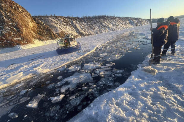 ТАСС: провалившейся под лед Байкала машиной с китайцами владел друг водителя