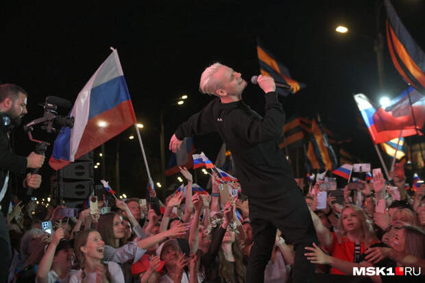 SHAMAN устроил митинг-концерт против YouTube: певец ответил на блокировку своего канала — кадры