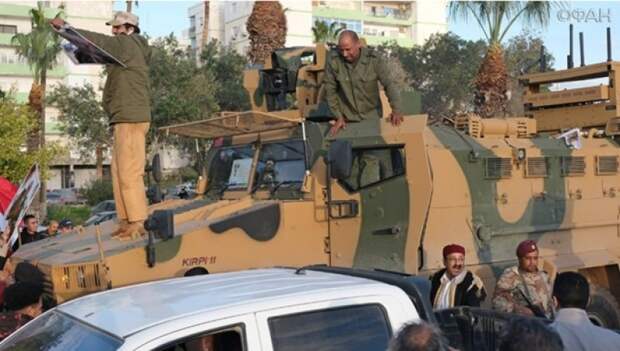 Захваченная турецкая техника на митинге в Бенгази