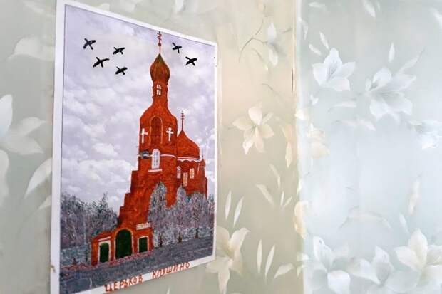 Евгений Дербенков раскрасил рисунок с клушинской церковью - такой она была когда-то.
