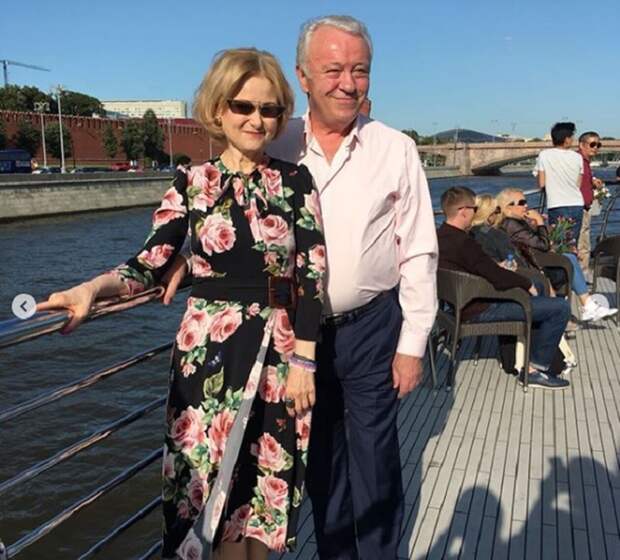 Дарья Донцова простилась с ушедшим из жизни от онкологии супругом