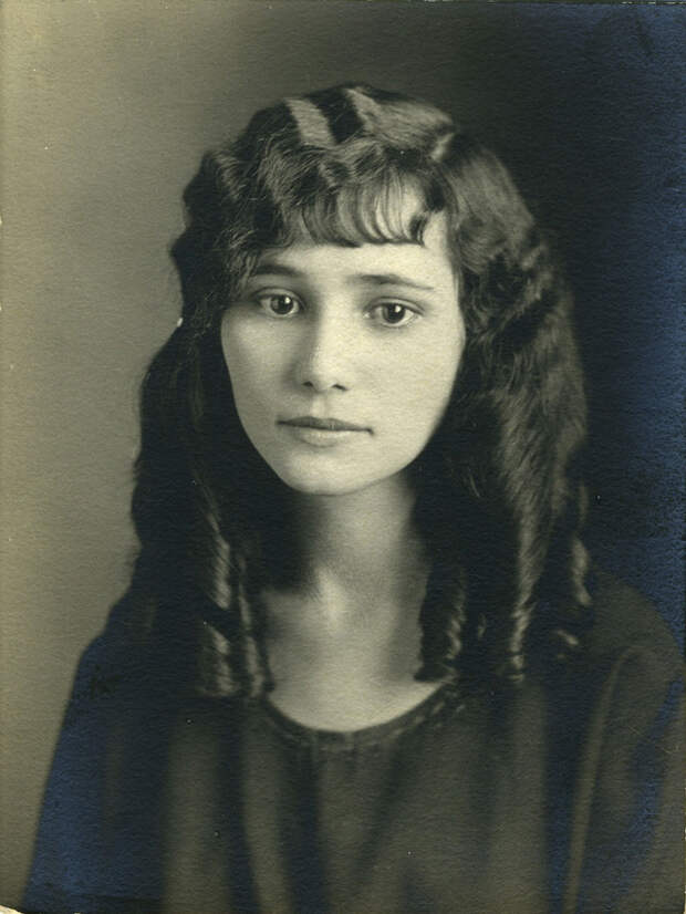 Мгновения прошлого: как выглядели юные леди 100 лет назад