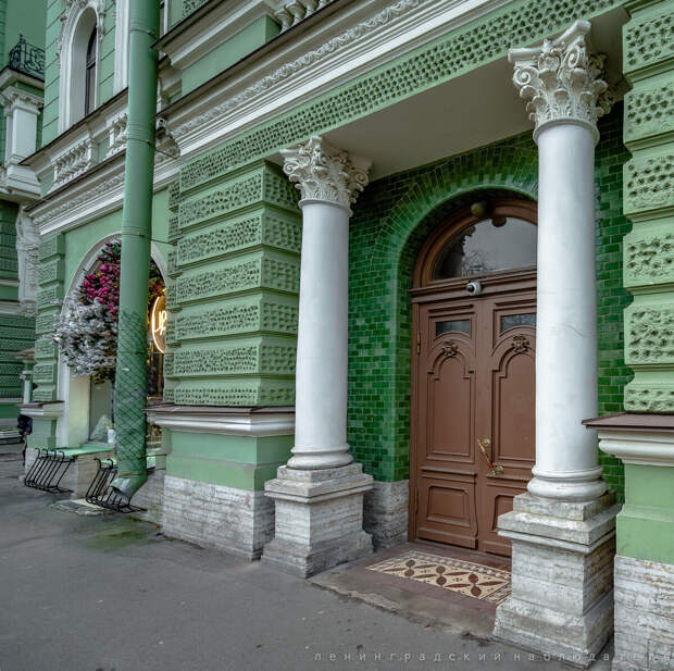 Один из самых красивых домов Петроградской стороны, в котором я мечтал побывать.