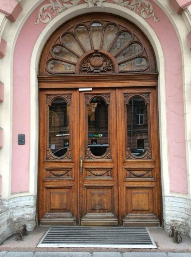 Декроттуар на улице Марата, 17. /Фото:ebelyaev.livejournal.com