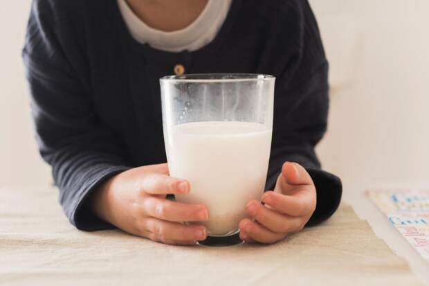 Антибиотики обнаружили в молоке, предназначенном для детского сада в Приморье