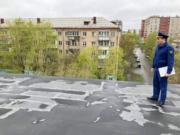 Прокуратура ускорила ремонт дырявой крыши в Челябинске