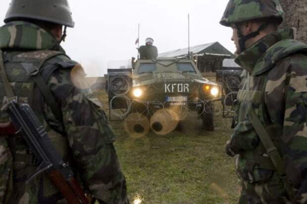 Прямая угроза безопасности: НАТО устроили провокацию в Косово на границе Сербии