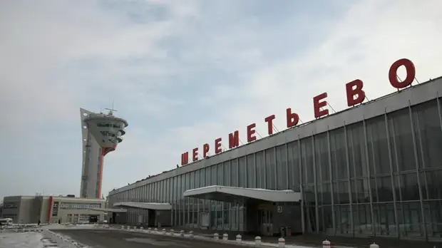 Отец оставленных в Шереметьеве мальчиков объяснил свой поступок