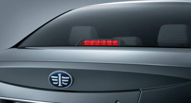 FAW привезёт в апреле в РФ кроссовер Т55 и лифтбек В70