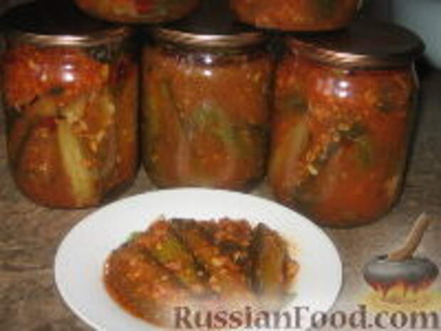 Фото к рецепту: Огурцы в остром томатном соусе