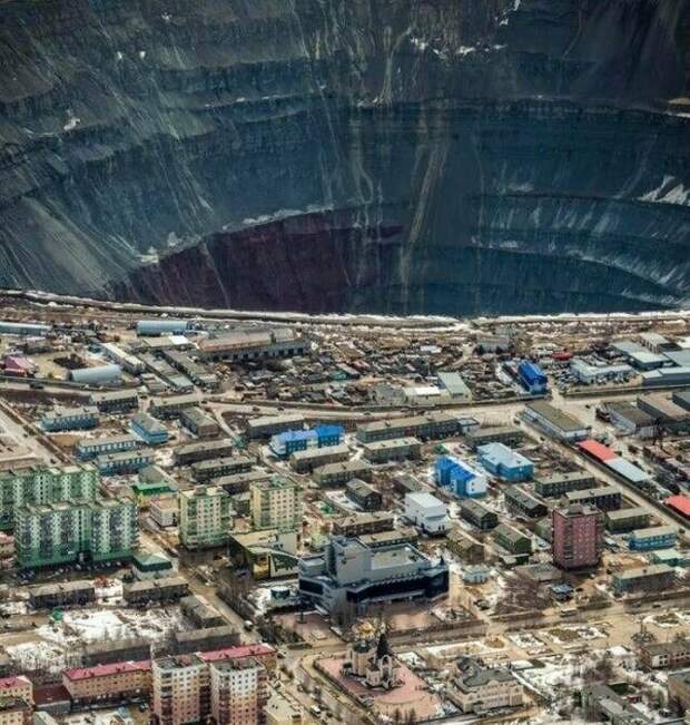 Огромная алмазная шахта. Мирный, Россия визуальный контент, интересно, интересно и познавательно, интересные кадры, познавательно, со всего мира, факты, хочу все знать