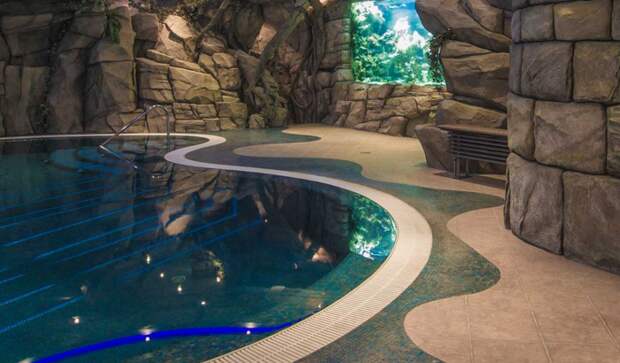 В подземном развлекательном центре создали огромный бассейн («Замок Гарибальди», с. Хрящевка). | Фото: garibaldicastle.com.