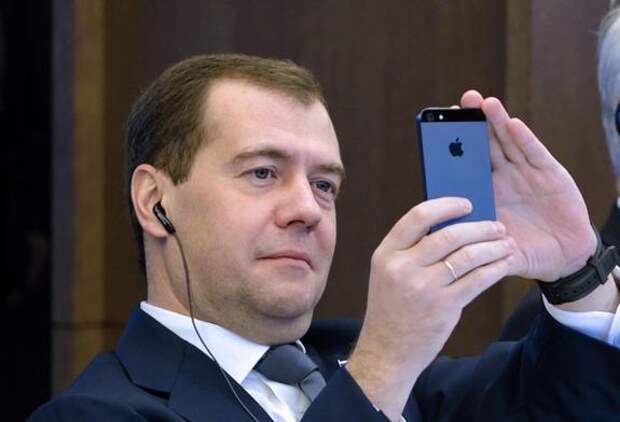 Дмитрий Медведев отписался от правительства России в Instagram