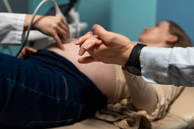 В Ульяновске врачи спасли мать и младенца, проведя одновременно две операции