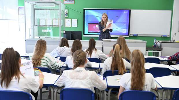 Юрист Крылова: учитель имеет право делать замечание и вызывать родителей