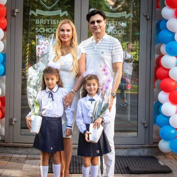 Дочки Камалии в прошлом году пошли в первый класс