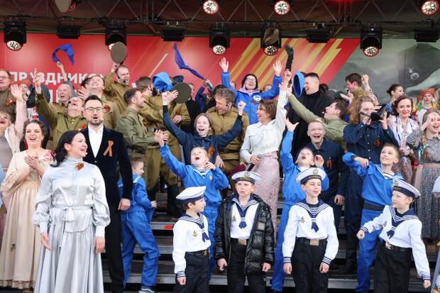100 нижегородцев исполнили песню «День Победы» на концерте «Военные песни у Кремля»