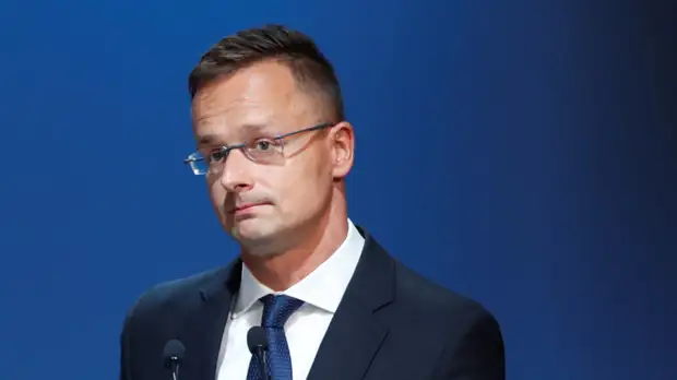 В Венгрии заявили о политизации Евросоюзом ситуации с вакцинами от COVID-19