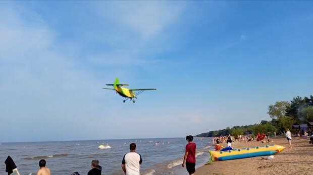 Чуть не задел: к устроившему экстрим-шоу над Ладогой пилоту пришли с обыском