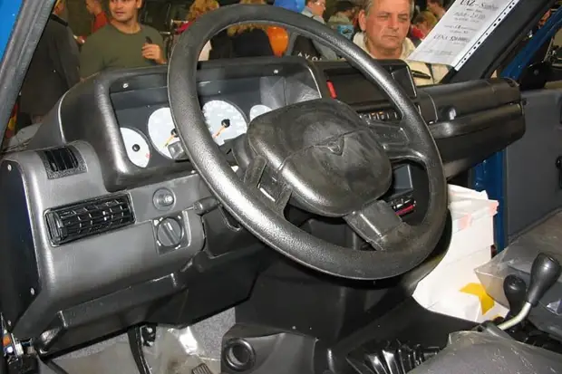 УАЗ-3160 на выставке в Чехии (4)