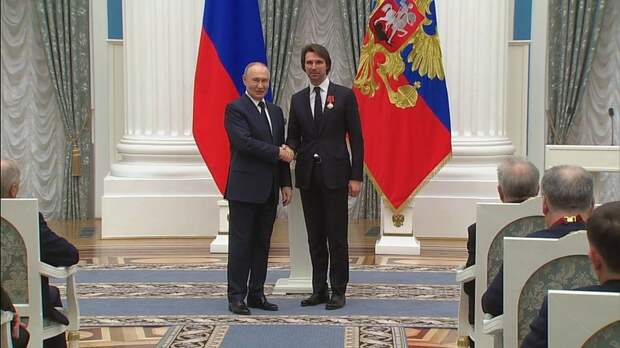 Путин вручил орден за заслуги в культуре и искусстве главе РМГ Бунину