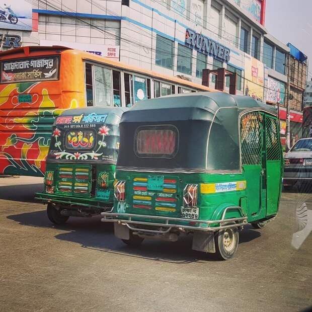 Одни только водителей рикша-такси в Дакке насчитывается не меньше 400 тысяч Instagram, бангладеш, дакка, уровень жизни