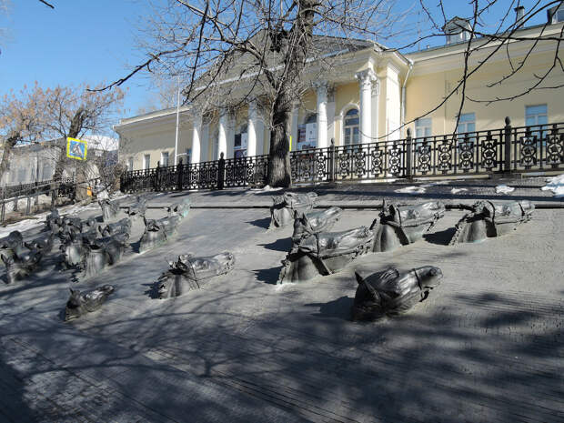 Кони, переплывающие реку