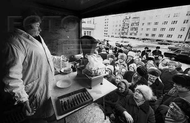 Продовольственная очередь в СССР. Вторая половина 80-х. интересно, история, фото