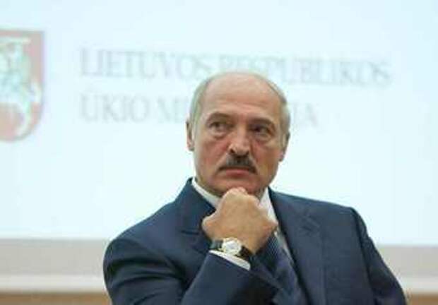 Дилемма для Лукашенко: девальвировать рубль или набрать новых долгов
