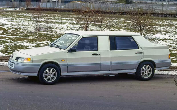 В России нашли рабочий лимузин на базе ВАЗ-21099 — «Амадео-500» с кожаным салоном и телевизором