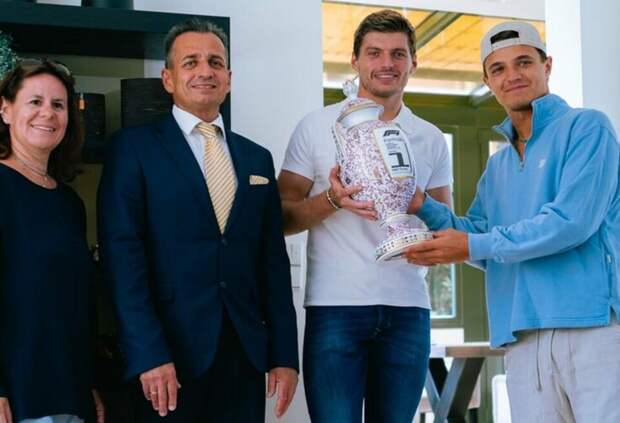 Ландо Норрис показал шлем, вдохновлённый разбитым трофеем Ферстаппена