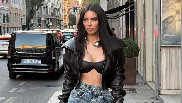 Блогерша Оксана Самойлова опубликовала видео в крошечном бикини в Африке