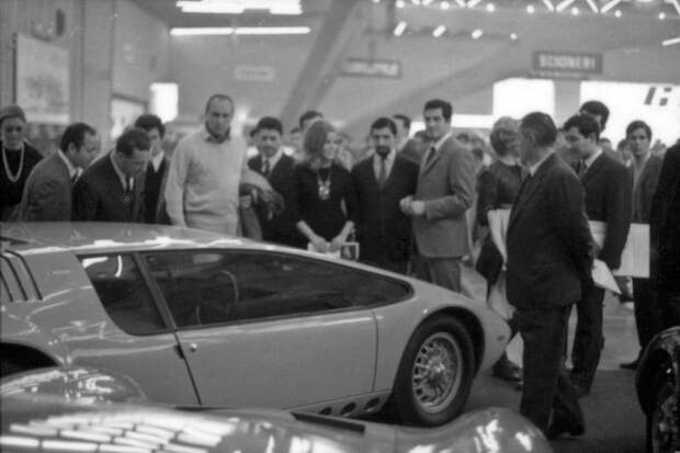 На Туринском автосалоне. 1968 год. Bizzarrini Manta, Джорджетто Джуджаро, авто, автодизайн, автомобили, аэродинамика, дизайнер