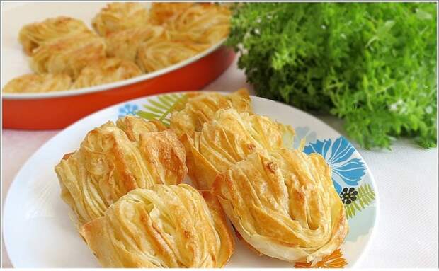 Слойки. \ Фото: kolayevyemekleri.net. Слойки. \ Фото: kolayevyemekleri.net.