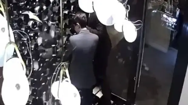 В Петербурге обрушилась стенка с коллекционными винами, ущерб превысил 6 млн рублей