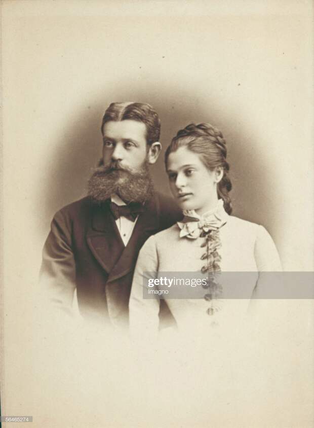 Albert Freiher von Rothschild and his wife : News Photo